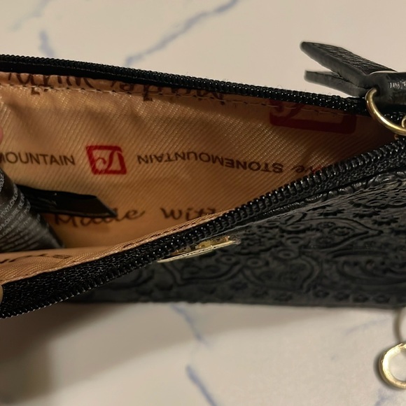 NWOT’s- Stone Mountain black & gold colored cardholder/key ring, embossed floral - Picture 5 of 9